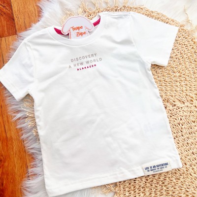  Conj. Camiseta Discovery A New World  e Bermuda - Off White e Vermelho